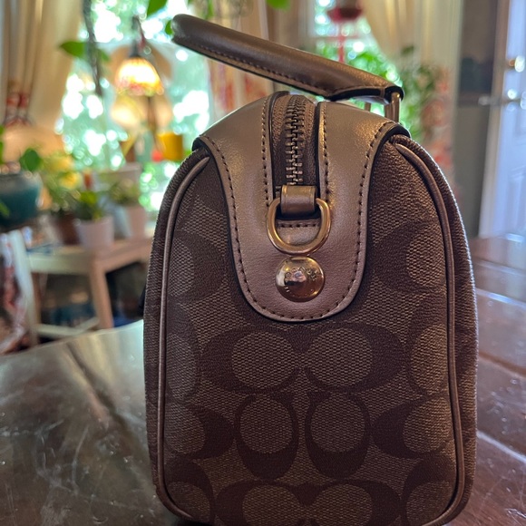 🛑🛑🛑🛑🛑sold🛑🛑🛑🛑🛑🛑🛑Set Coach tan and gold mini crossbodyDO NOTBUY!! SOLD!! - Picture 13 of 16